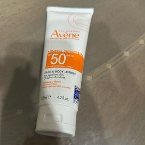 Avene mineral sunscreen SPF 50